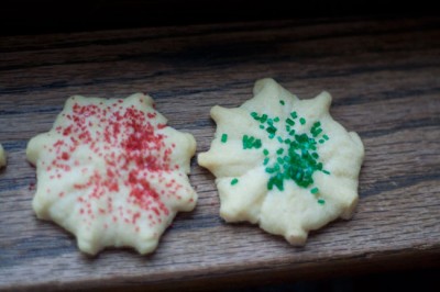 cookies from the new cookie gun - got more plates than the old, including this handsome snowflake