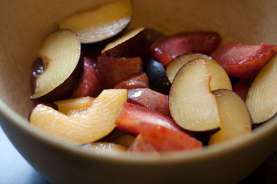 Bowl of plums and plucot slices