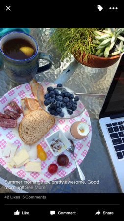Nor as pretty as this picture my friend Nettie posted of her breakfast this morning, but hey, there's a computer in there so maybe she's working too.